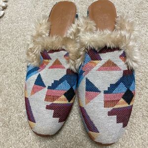 Faux fur hard bottom slippers - tribal pattern - Universal Thread